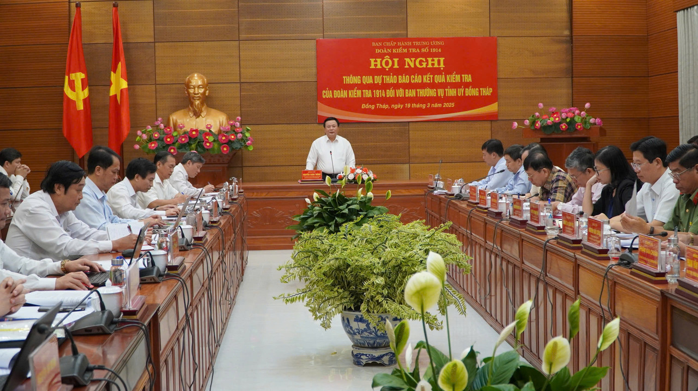 Quang cảnh buổi làm việc.