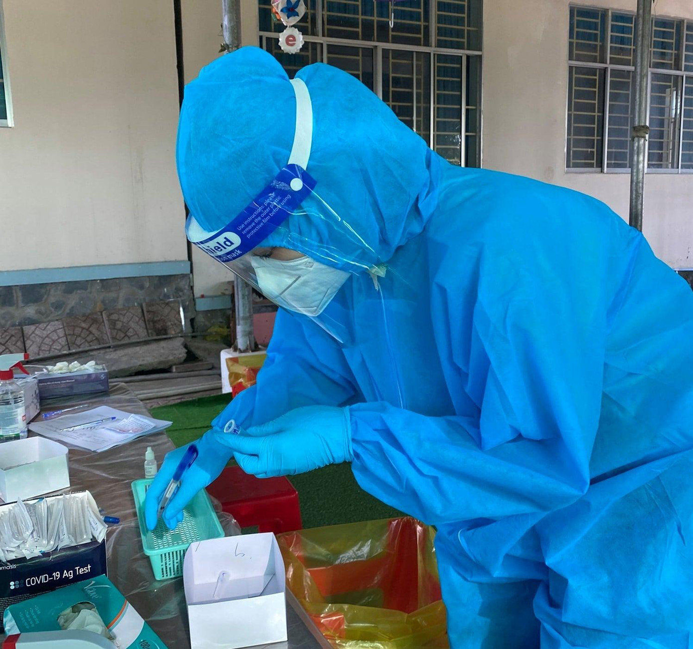 Trân đang làm nhiệm vụ Trân đang làm nhiệm vụ