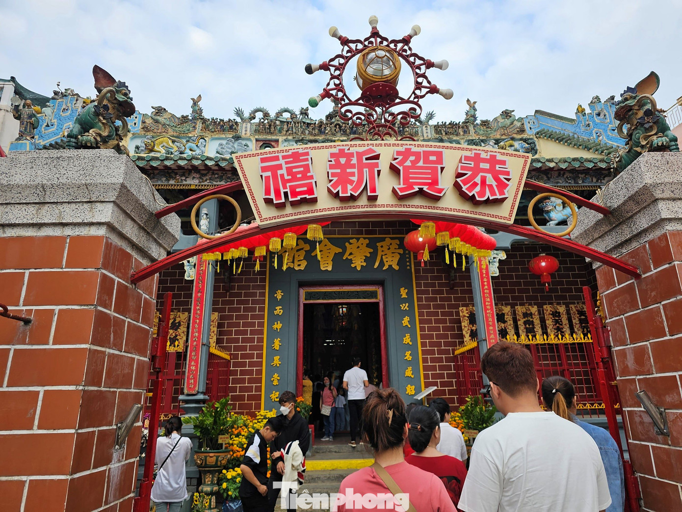 Chùa Ông 128 năm tuổi ở bến Ninh Kiều (TP Cần Thơ) là điểm văn hóa tâm linh lâu đời của người dân. Ảnh: Hòa Hội