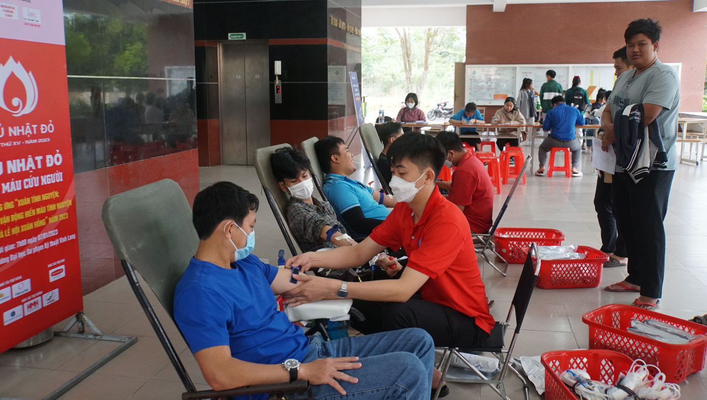 Anh Đặng Hải Đăng, Bí thư Đoàn Trường Đại học Sư phạm Kỹ thuật Vĩnh Long cho biết, hoạt động Chủ nhật Đỏ vô cùng ý nghĩa, đặc biệt hiện nay nhu cầu máu để phục vụ công tác điều trị bệnh rất lớn. Chính vì thế trong năm, trường tổ chức 2 -3 đợt để phục vụ cộng đồng. Hơn nữa, còn thể hiện tinh thần đoàn kết, giúp đỡ lẫn nhau trong cuộc sống.