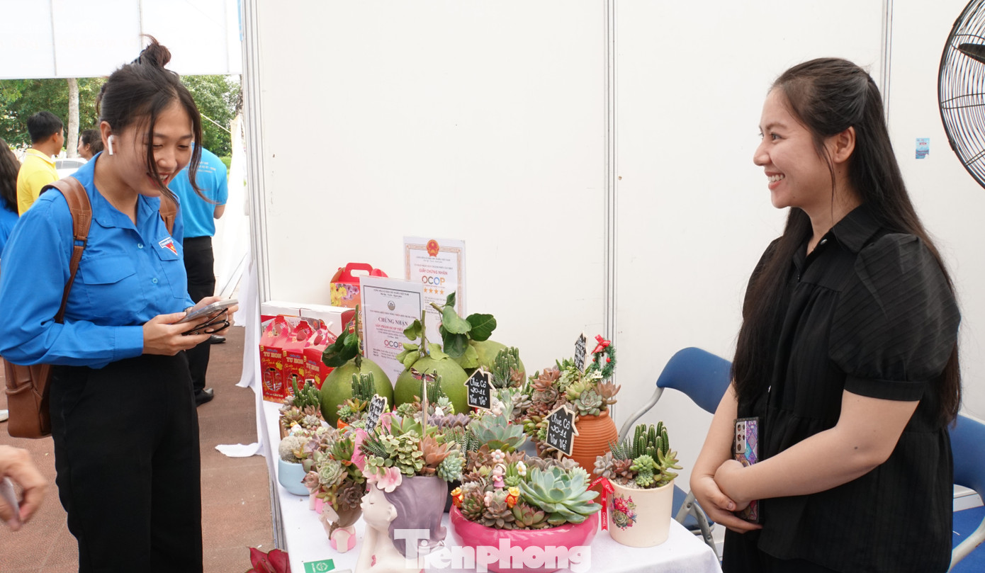 Bạn trẻ hào hứng tham gia ngày hội thanh niên. Ảnh: Hòa Hội Bạn trẻ hào hứng tham gia ngày hội thanh niên. Ảnh: Hòa Hội