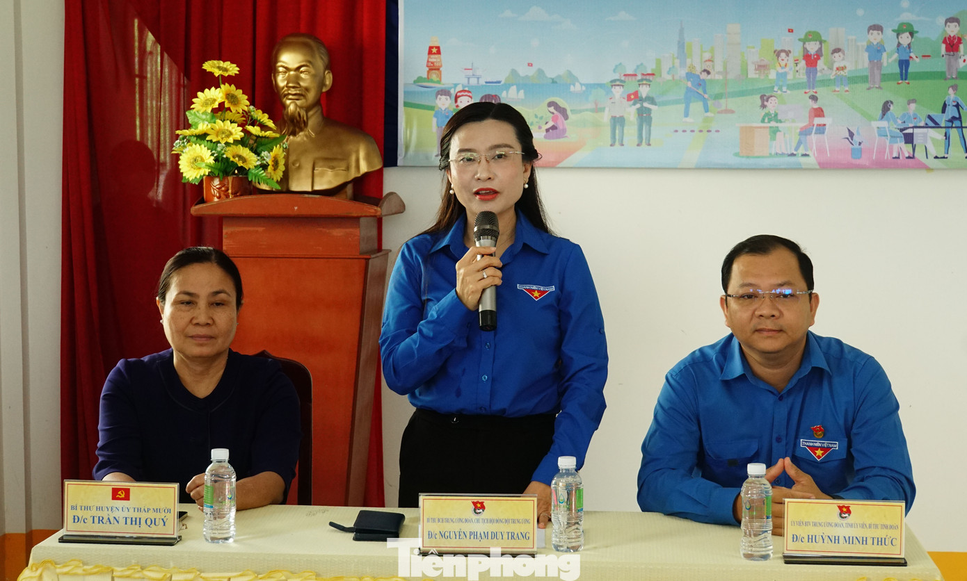 Chị Nguyễn Phạm Duy Trang - Bí thư Trung ương Đoàn phát biểu tại buổi lễ. Ảnh: Hòa Hội Chị Nguyễn Phạm Duy Trang - Bí thư Trung ương Đoàn phát biểu tại buổi lễ. Ảnh: Hòa Hội