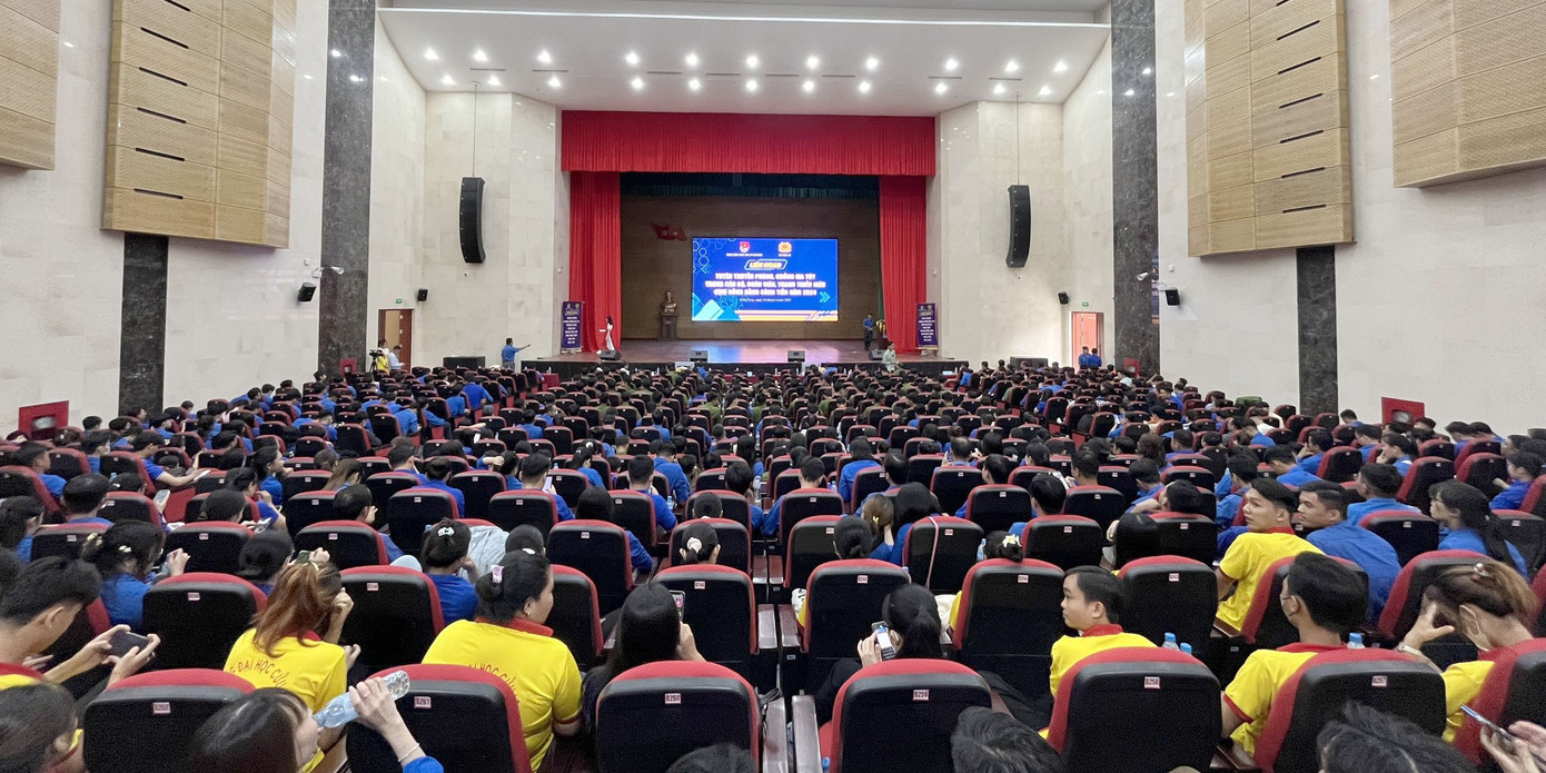 Quang cảnh liên hoan “Tuyên truyền phòng, chống ma túy trong thanh thiếu niên Cụm Đồng bằng sông Tiền năm 2024". Quang cảnh liên hoan “Tuyên truyền phòng, chống ma túy trong thanh thiếu niên Cụm Đồng bằng sông Tiền năm 2024".