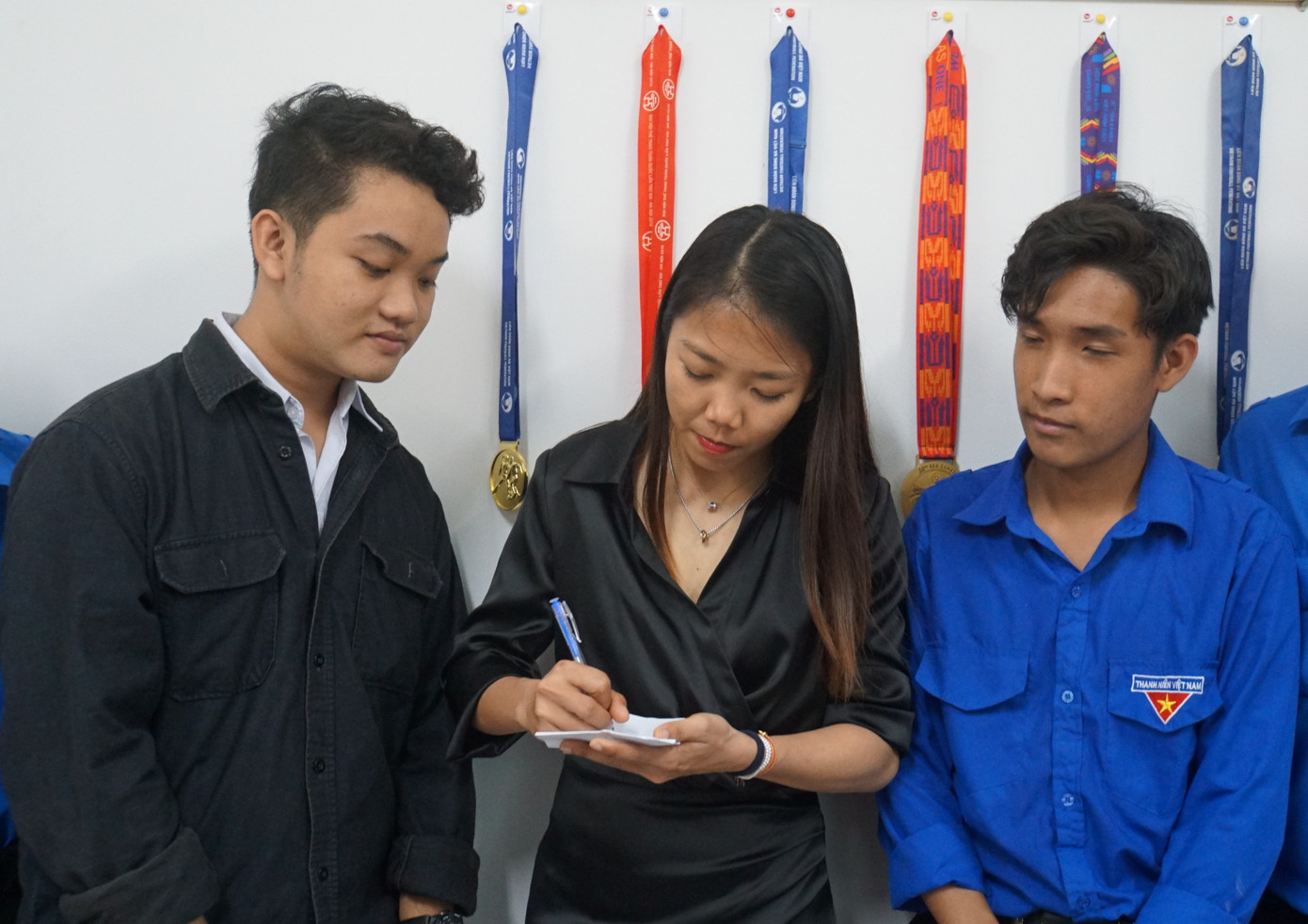 Huỳnh Như là một trong những cầu thủ nữ xuất sắc nhất trong lịch sử bóng đá Việt Nam. Một cầu thủ xuất thân từ quê hương Trà Vinh thân yêu. Cô bắt đầu sự nghiệp của mình khi mới 16 tuổi và đã nhanh chóng trở thành một trong những cầu thủ chủ chốt của Đội tuyển bóng đá nữ quốc gia Việt Nam. Ảnh: Hòa Bình