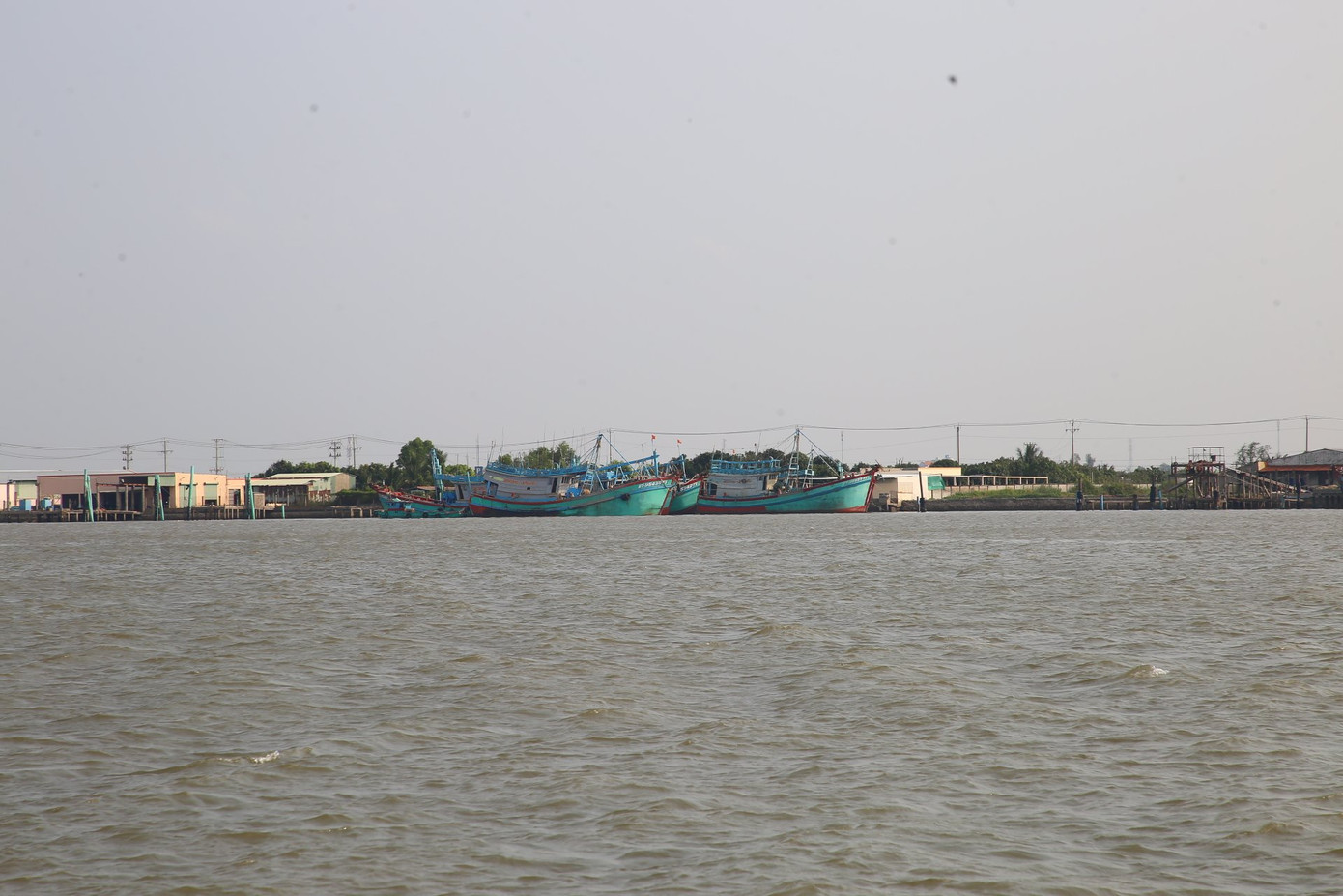 Khu vực cửa biển huyện Bình Đại, tỉnh Bến Tre. Ảnh: N. Huy. Khu vực cửa biển huyện Bình Đại, tỉnh Bến Tre. Ảnh: N. Huy.