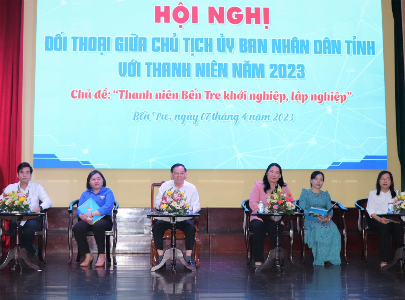 Lãnh đạo tỉnh Bến Tre đối thoại đoàn viên thanh niên