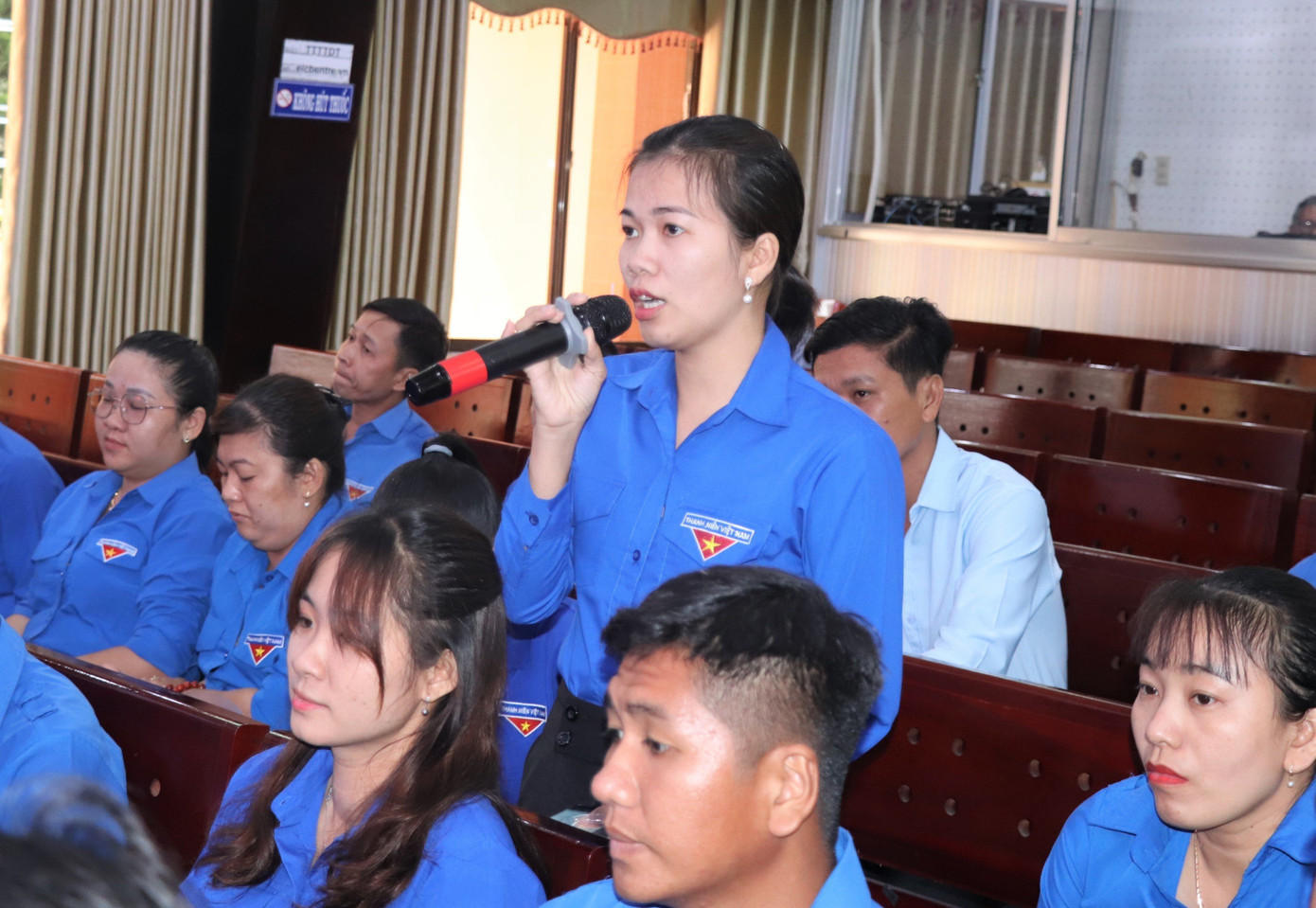 Đoàn viên thanh niên đặt câu hỏi