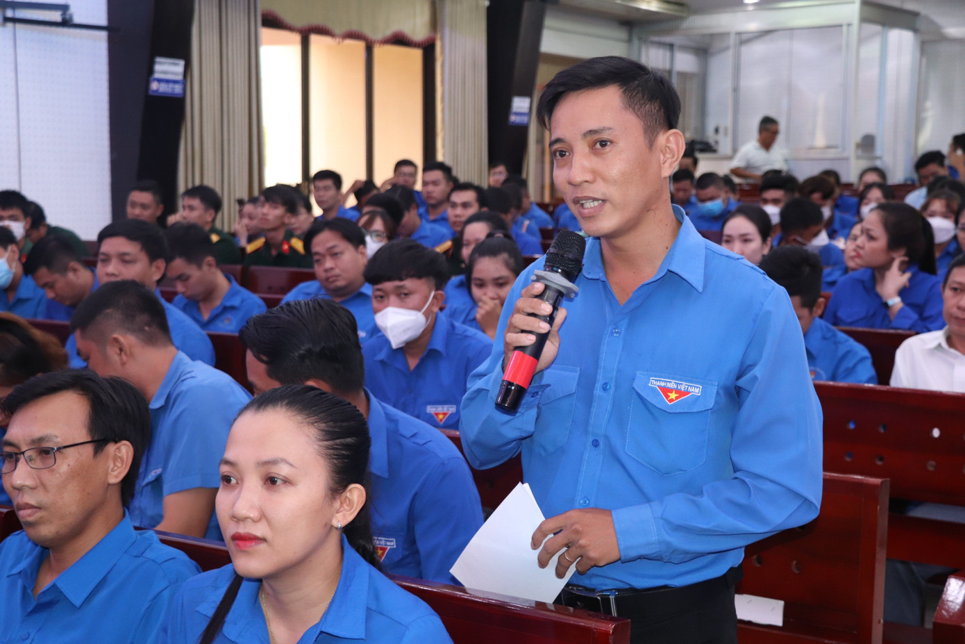 Đoàn viên thanh niên đặt câu hỏi với lãnh đạo tỉnh