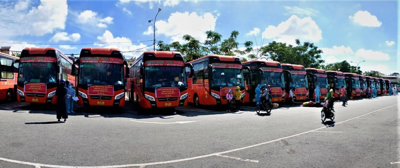 Đoàn xe sẵn sàng đón công dân Sóc Trăng về quê