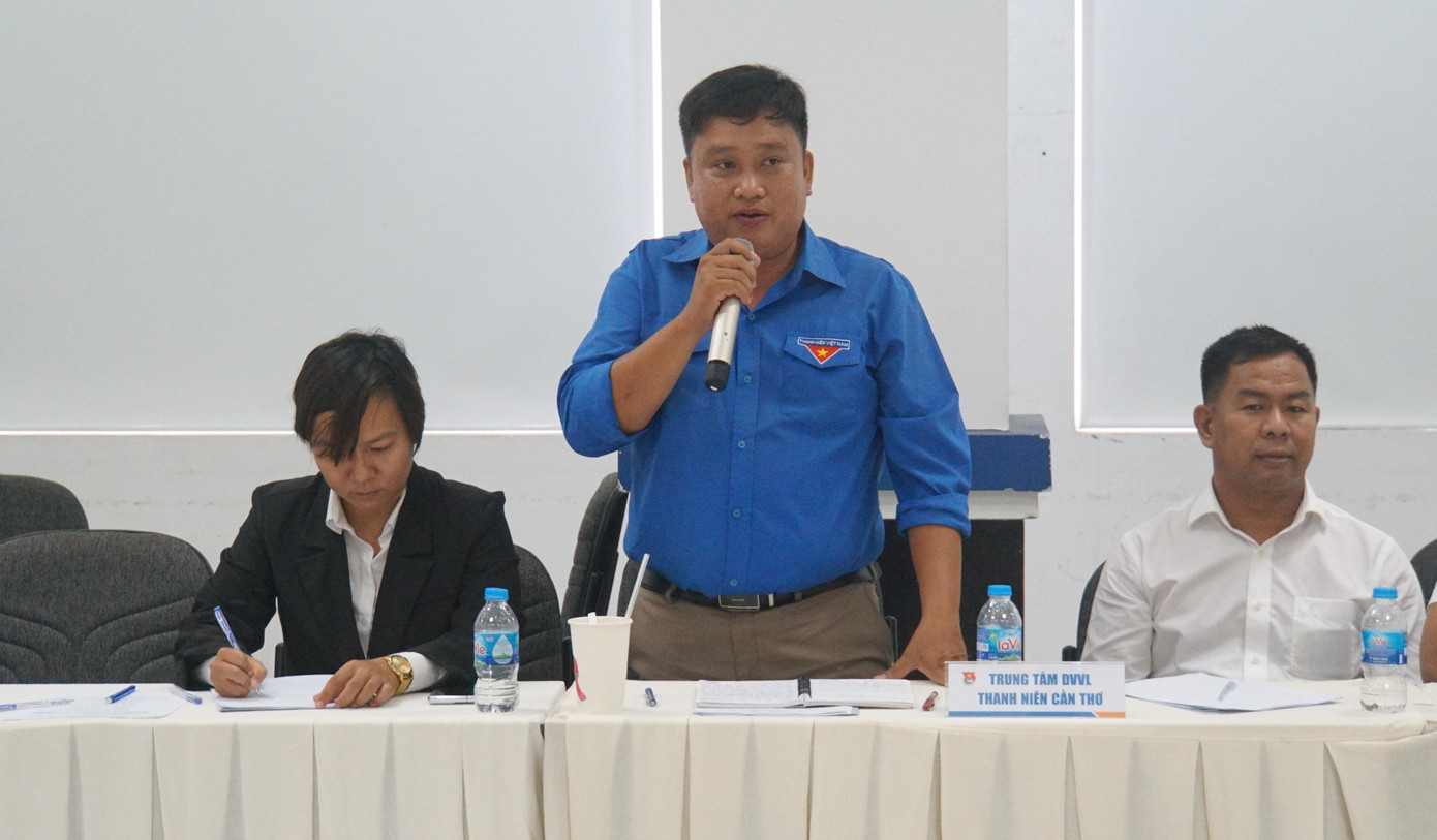 Anh Nguyễn Duy Phúc, Giám đốc Trung tâm Dịch vụ việc làm thanh niên Cần Thơ phát biểu Anh Nguyễn Duy Phúc, Giám đốc Trung tâm Dịch vụ việc làm thanh niên Cần Thơ phát biểu