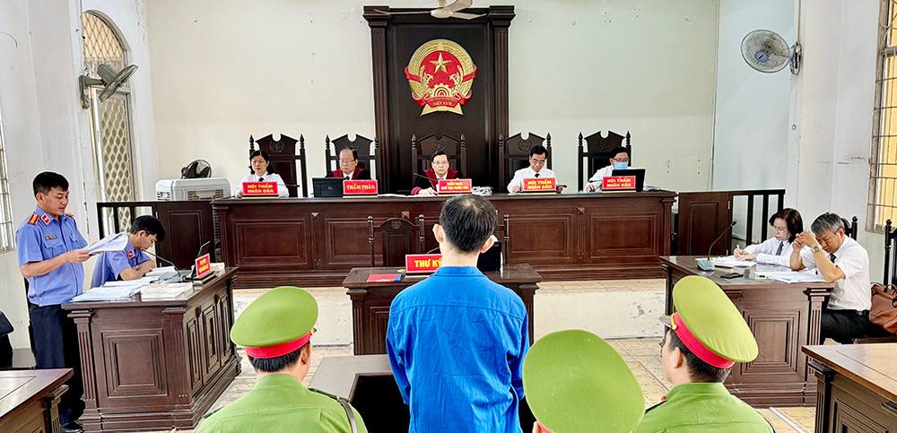 Quang cảnh phiên tòa.