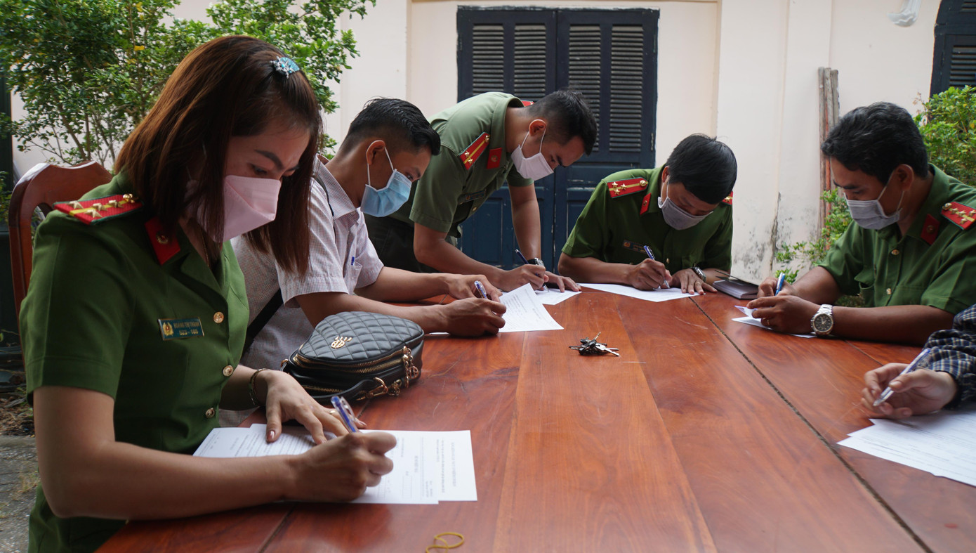 Cán bộ, chiến sĩ công an quận Bình Thủy tham gia hiến máu