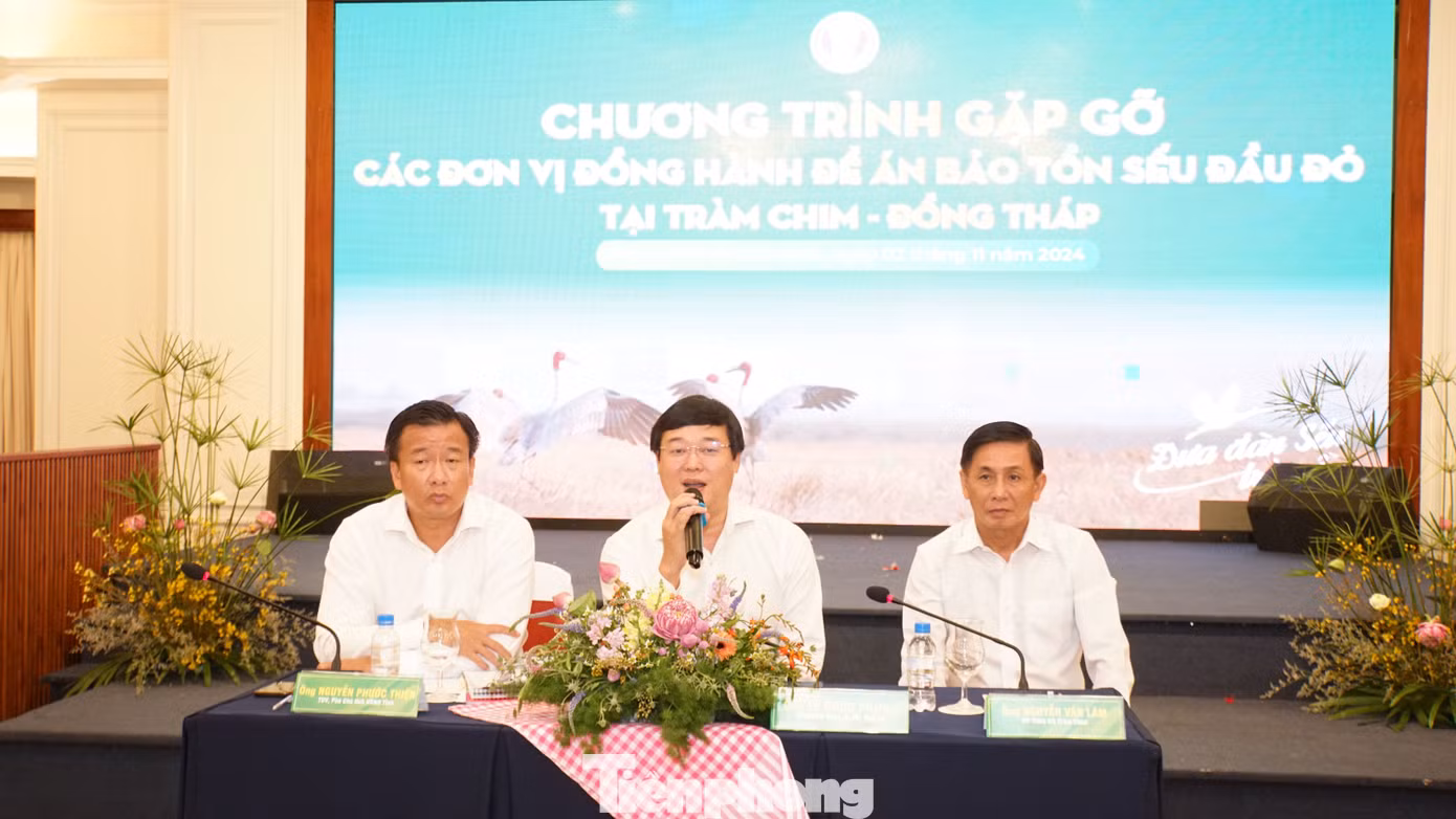 Bí thư Tỉnh ủy Đồng Tháp - Lê Quốc Phong chia sẻ mong muốn đưa Sếu đầu đỏ về lại Tràm Chim. Ảnh: Hòa Hội