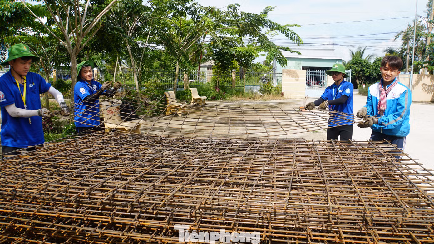 Chiến sĩ tình nguyện từ TPHCM tham gia chiến dịch hè tại Đồng Tháp.