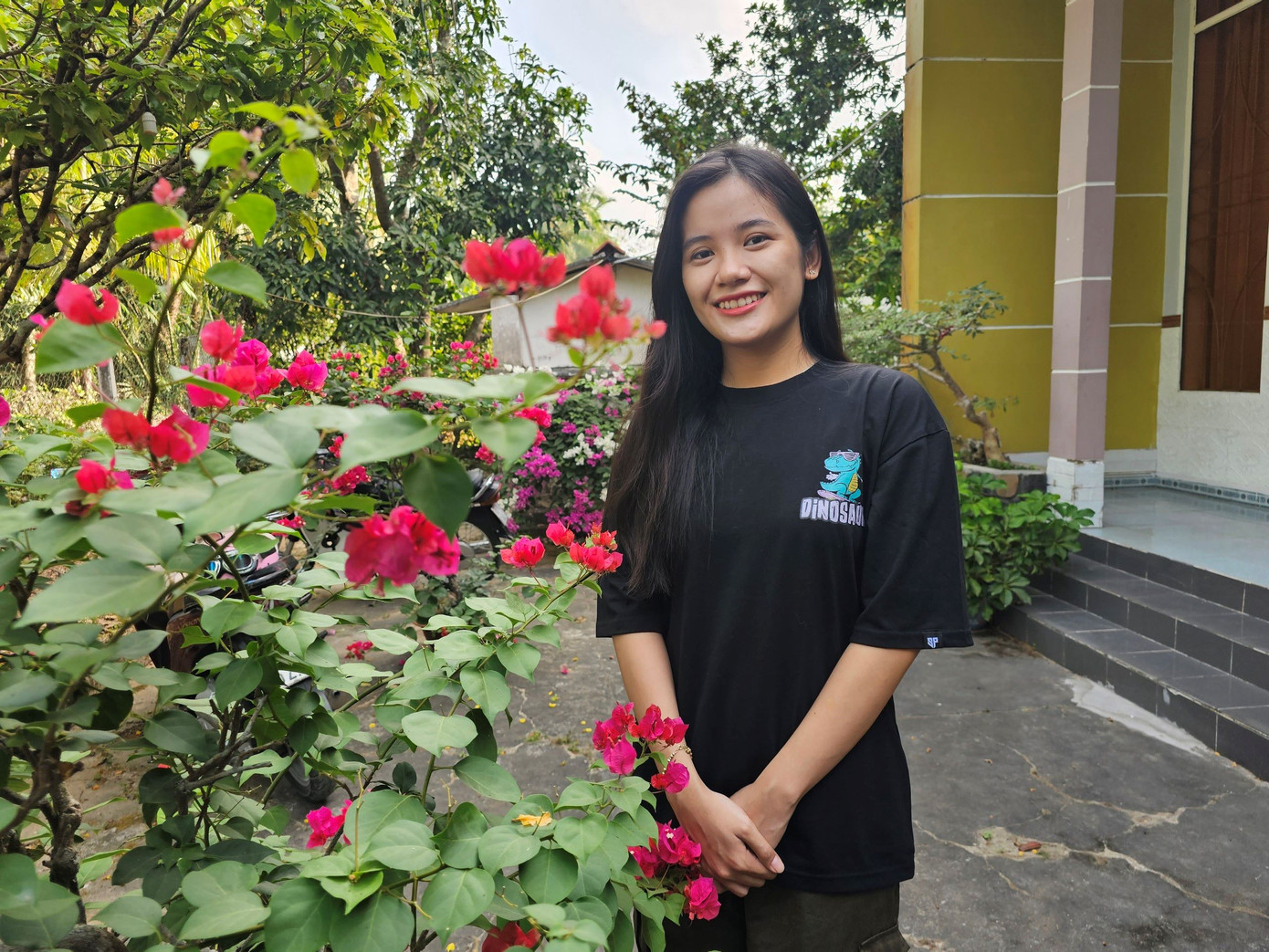 Yến Nhi muốn đóng góp sức trẻ của mình cho Tổ quốc. Cô bạn cố gắng rèn luyện về mọi mặt, phấn đấu hoàn thành tốt mọi nhiệm vụ được giao và nếu có cơ hội cô mong muốn được phục vụ lâu dài trong quân đội. Ảnh: Hòa Hội Yến Nhi muốn đóng góp sức trẻ của mình cho Tổ quốc. Cô bạn cố gắng rèn luyện về mọi mặt, phấn đấu hoàn thành tốt mọi nhiệm vụ được giao và nếu có cơ hội cô mong muốn được phục vụ lâu dài trong quân đội. Ảnh: Hòa Hội