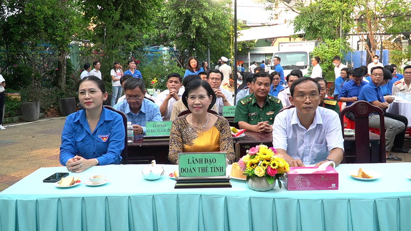 Lãnh đạo Đoàn thể tỉnh An Giang tham dự Lãnh đạo Đoàn thể tỉnh An Giang tham dự