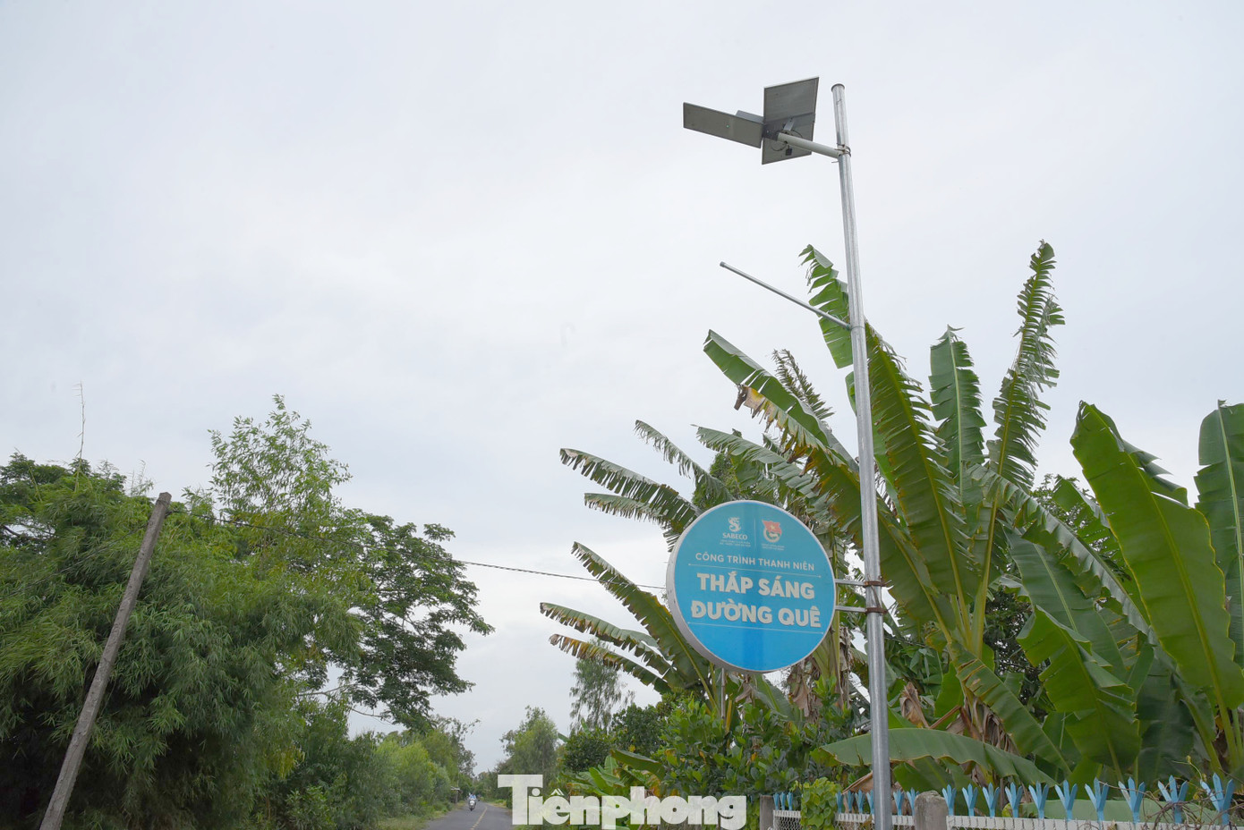 Công trình thắp sáng đường quê được đầu tư hệ thống chiếu sáng bằng năng lượng mặt trời tại xã Tân Kiều do Trung ương Đoàn hỗ trợ kinh phí thực hiện. Ảnh: Hòa Hội Công trình thắp sáng đường quê được đầu tư hệ thống chiếu sáng bằng năng lượng mặt trời tại xã Tân Kiều do Trung ương Đoàn hỗ trợ kinh phí thực hiện. Ảnh: Hòa Hội