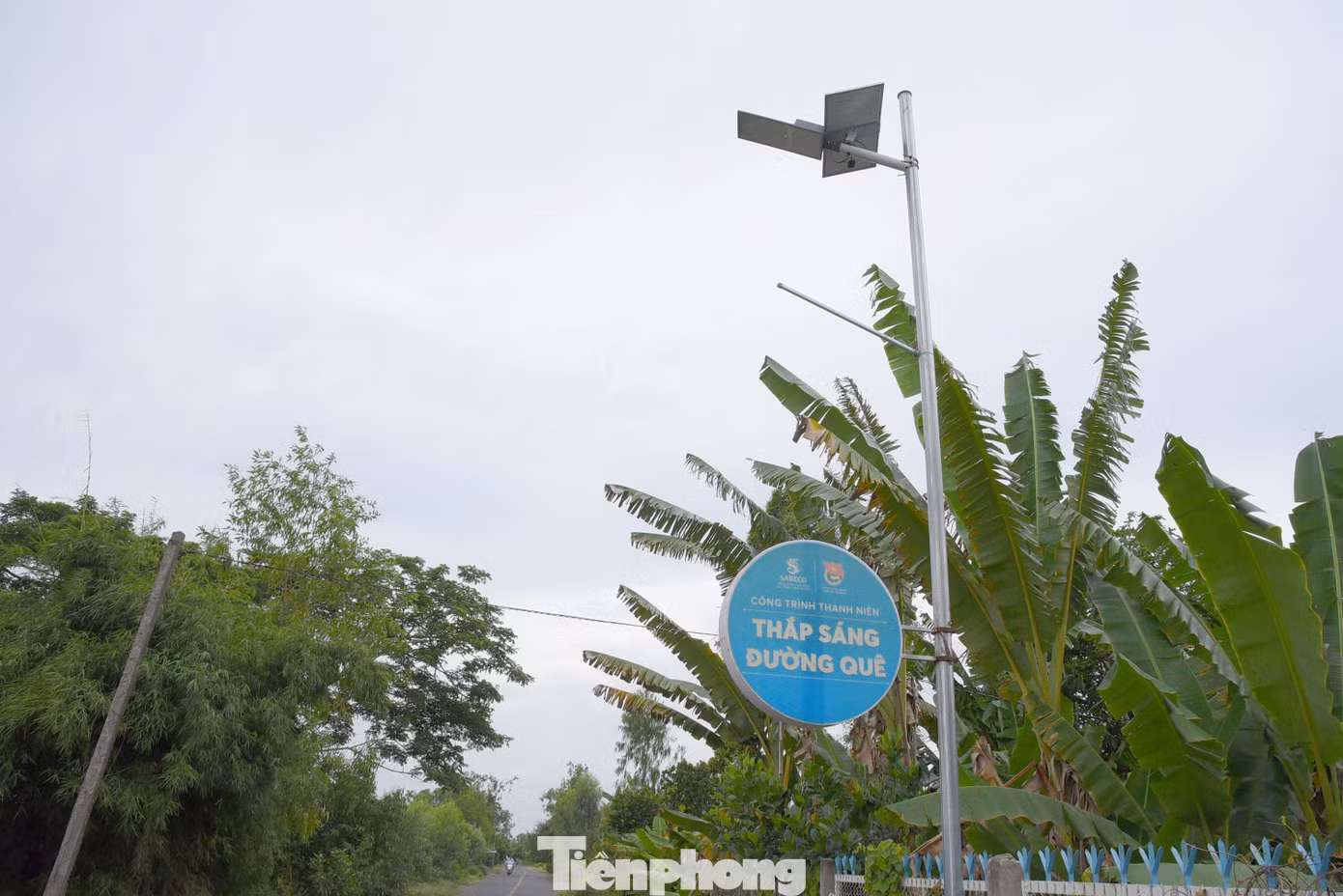Công trình thắp sáng đường quê được đầu tư hệ thống chiếu sáng bằng năng lượng mặt trời tại xã Tân Kiều do Trung ương Đoàn hỗ trợ kinh phí thực hiện. Ảnh: Hòa Hội Công trình thắp sáng đường quê được đầu tư hệ thống chiếu sáng bằng năng lượng mặt trời tại xã Tân Kiều do Trung ương Đoàn hỗ trợ kinh phí thực hiện. Ảnh: Hòa Hội