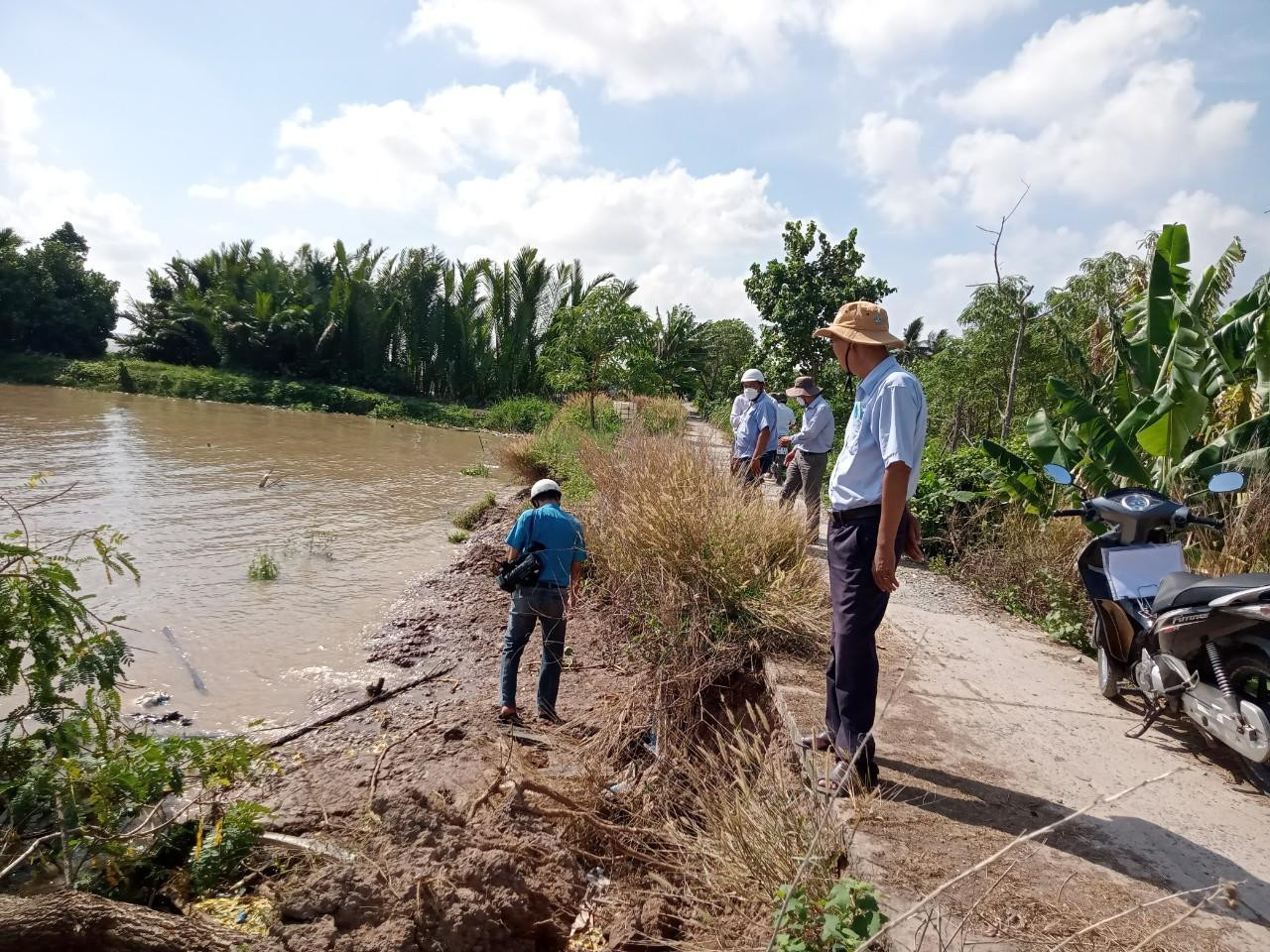 Sạt lở tại huyện Cù Lao Dung, tỉnh Sóc Trăng. Sạt lở tại huyện Cù Lao Dung, tỉnh Sóc Trăng.