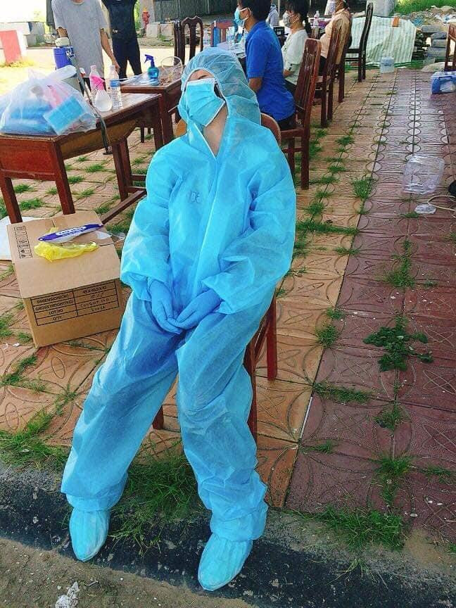 Tình nguyện viên tranh thủ chợp mắt.- Ảnh: CTV Thành đoàn CT. Tình nguyện viên tranh thủ chợp mắt.- Ảnh: CTV Thành đoàn CT.