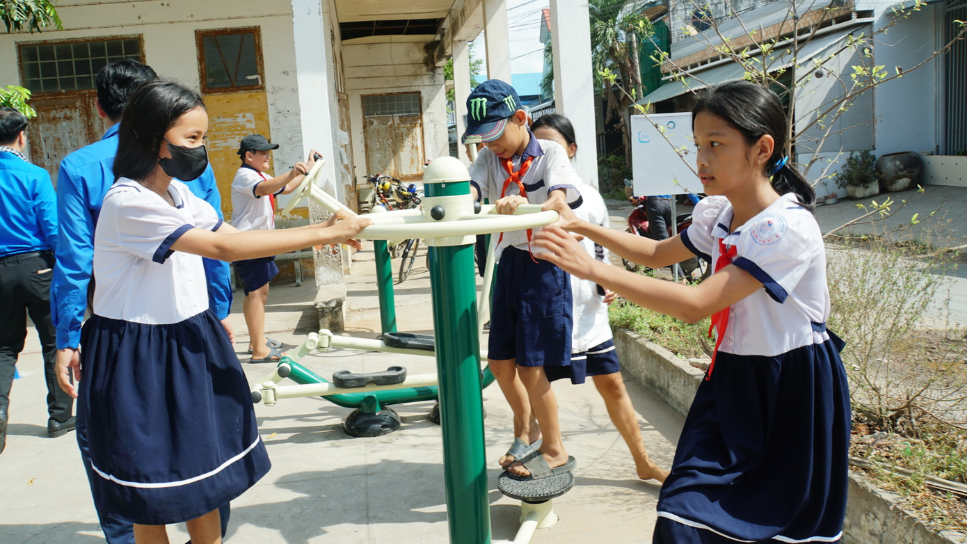 Tạo sân chơi cho thiếu nhi tại Bến Tre. Ảnh: Hòa Hội