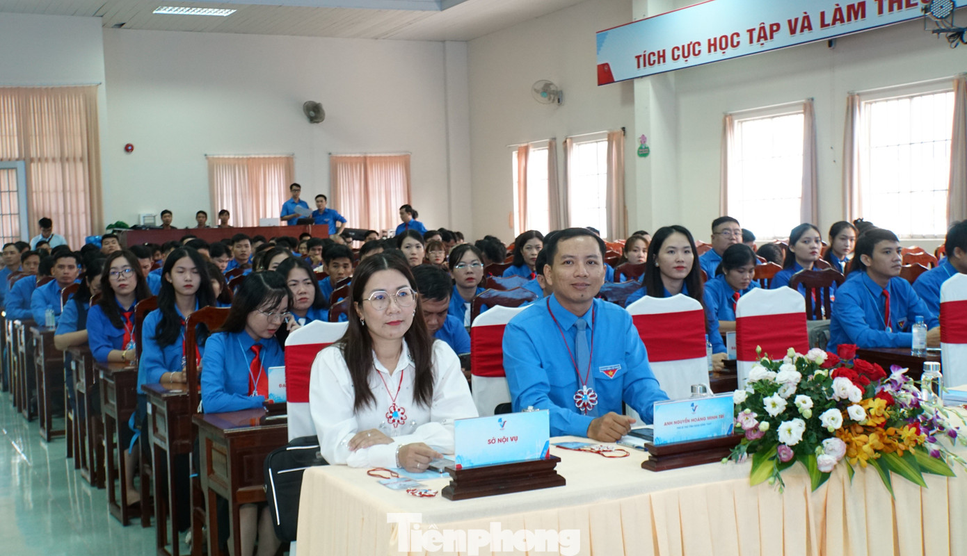 Lãnh đạo Tỉnh Đoàn, Sở Nội vụ tỉnh Đồng Tháp tham dự đại hội. Ảnh: Hòa Hội