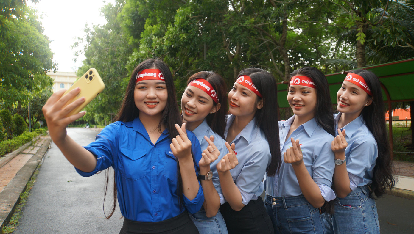 Các bạn Hoa khôi, Á khôi trường đại học Nam Cần Thơ chụp ảnh check-in tại sự kiện. - Ảnh: Hòa Hội Các bạn Hoa khôi, Á khôi trường đại học Nam Cần Thơ chụp ảnh check-in tại sự kiện. - Ảnh: Hòa Hội