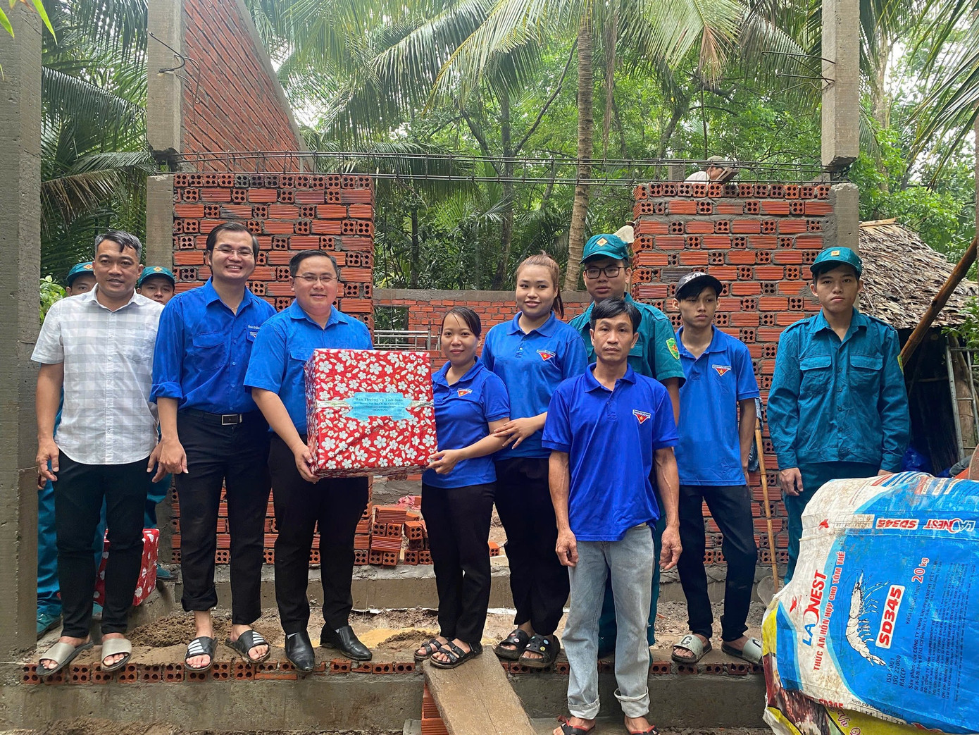 Tuổi trẻ Bến Tre chung tay xóa nhà tạm, dột nát trên địa bàn tỉnh.