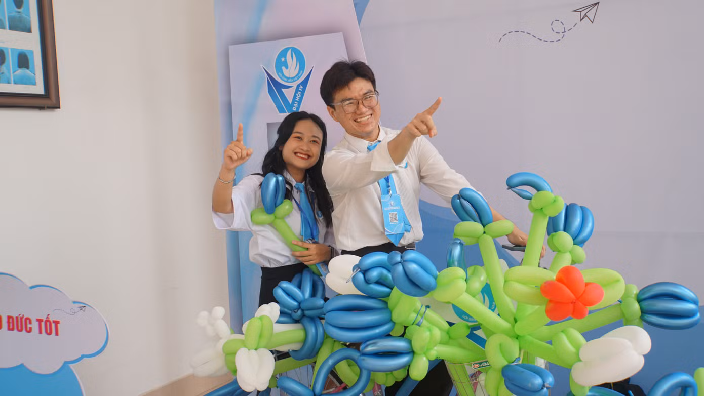 Các đại biểu chụp ảnh kỷ niệm. Ảnh: Hòa Hội