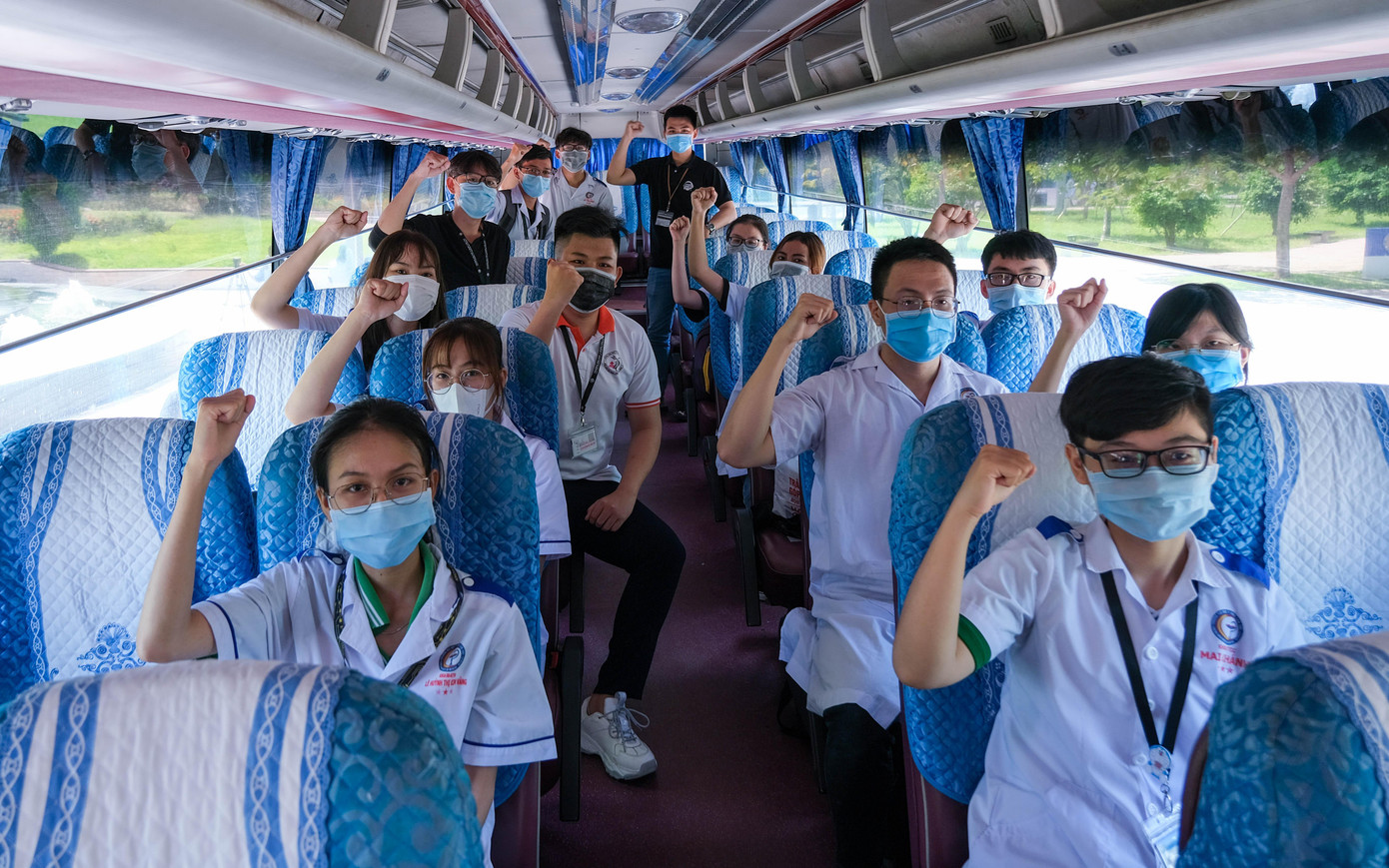 Sinh viên quyết tâm hoàn thành nhiệm vụ Sinh viên quyết tâm hoàn thành nhiệm vụ