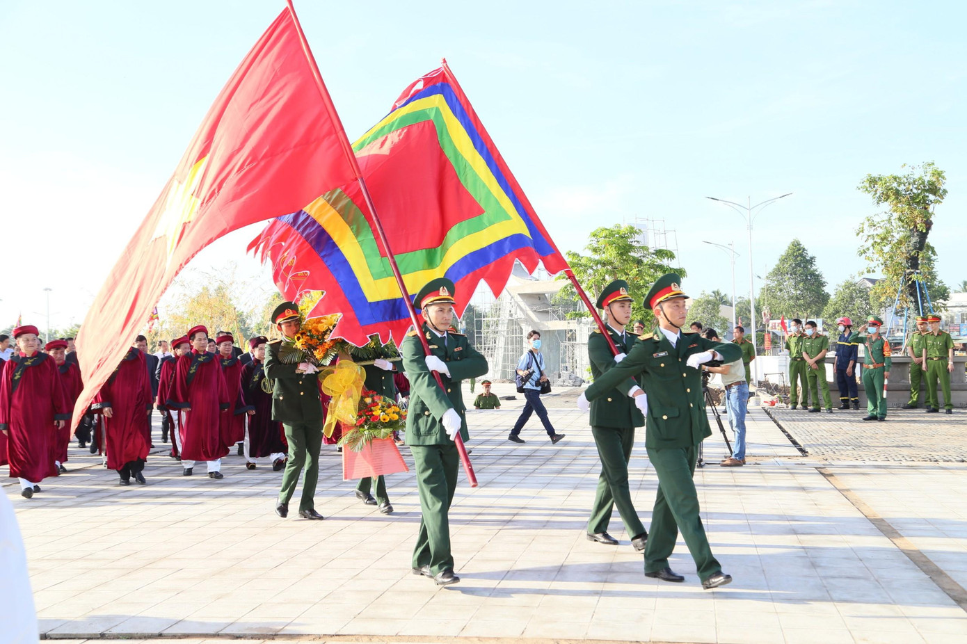 Ngày 19/6/2019, thành phố Cần Thơ tổ chức lễ khởi công xây dựng công trình đền thờ Vua Hùng tọa lạc trên đường Võ Văn Kiệt - Đặng Văn Dầy, quận Bình Thủy với diện tích 4 ha, kinh phí xã hội hóa. Sau thời gian thi công, đến nay công trình cơ bản hoàn thành, dụ kiến khánh thành vào quý 3/2021 để nhân dân thành phố Cần Thơ và cả nước có dịp đến viếng và chiêm bái đền thờ Vua Hùng.