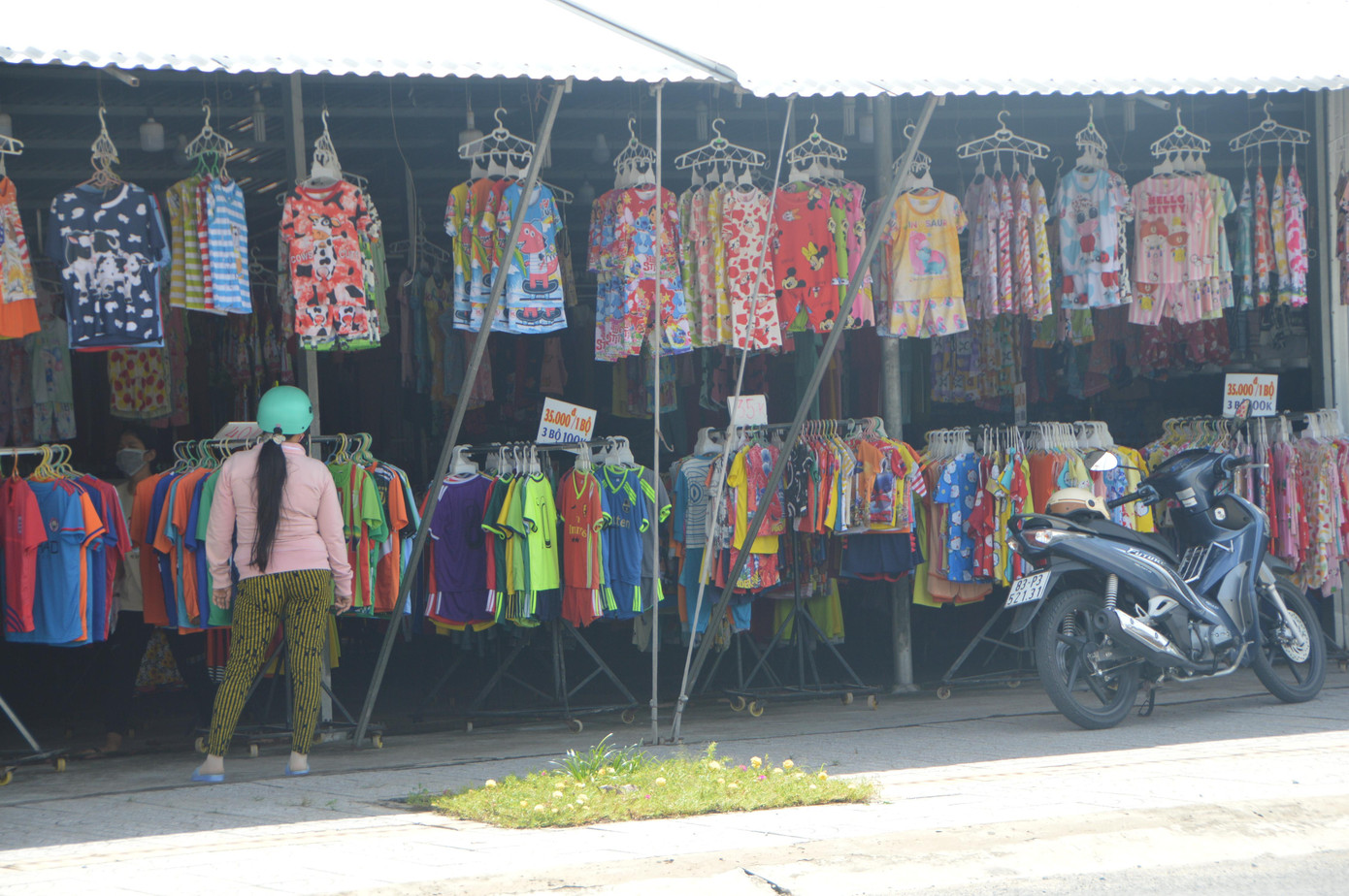 Đường phố trở nên đông đúc