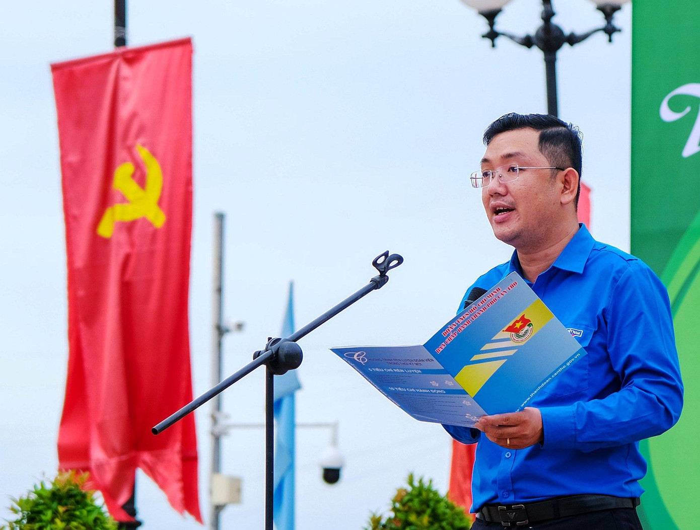 Anh Lâm Văn Tân, Phó Bí thư Thành Đoàn Cần Thơ phát biểu Anh Lâm Văn Tân, Phó Bí thư Thành Đoàn Cần Thơ phát biểu