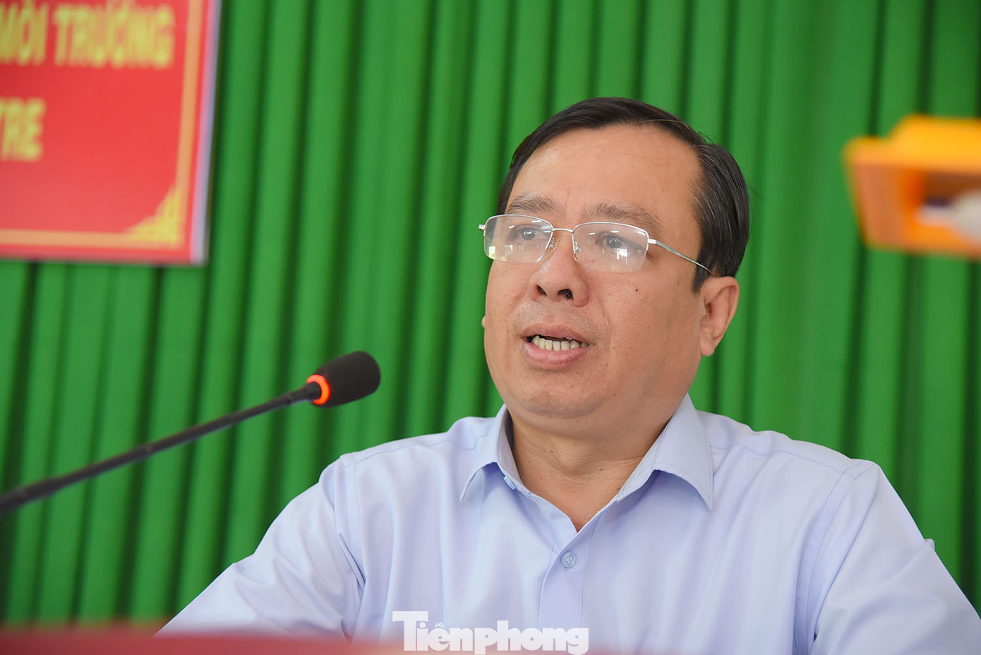 Ông Bùi Minh Tuấn, Giám đốc Sở TN&MT Bến Tre phát biểu tại cuộc họp. Ảnh: Hòa Hội. Ông Bùi Minh Tuấn, Giám đốc Sở TN&MT Bến Tre phát biểu tại cuộc họp. Ảnh: Hòa Hội.