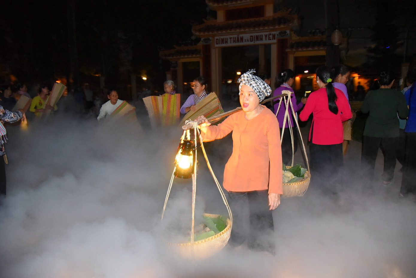 Tái hiện chợ chiếu Định Yên (Đồng Tháp) để thu hút khách du lịch. Ảnh: Hòa Hội Tái hiện chợ chiếu Định Yên (Đồng Tháp) để thu hút khách du lịch. Ảnh: Hòa Hội