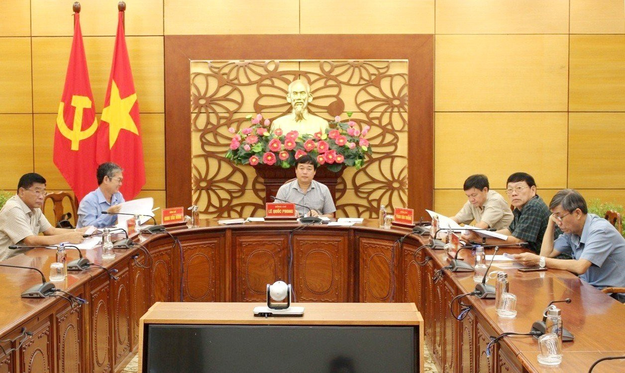 Bí thư Tỉnh ủy Đồng Tháp Lê Quốc Phong chủ trì cuộc họp. Ảnh: D. Út.