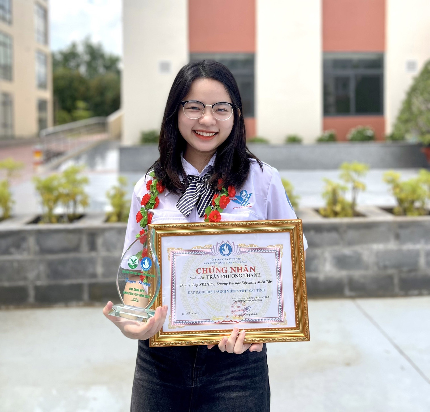 Phương Thanh - thủ lĩnh sinh viên trường Đại học Xây dựng Miền Tây. Phương Thanh - thủ lĩnh sinh viên trường Đại học Xây dựng Miền Tây.