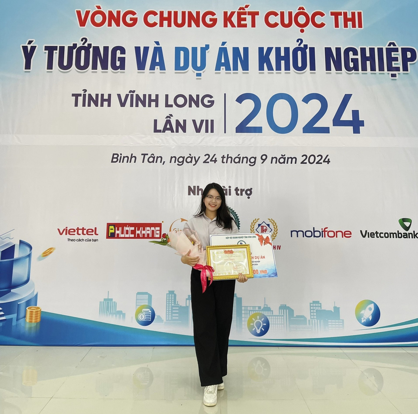 Thi khởi nghiệp. Thi khởi nghiệp.