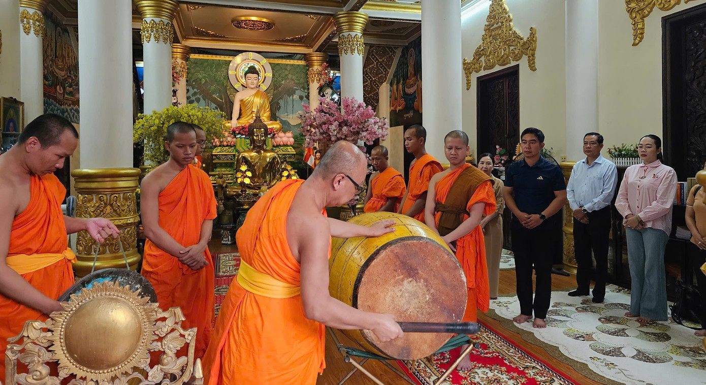 Thượng tọa Lý Hùng - Trụ trì chùa Pitu Khôsa Răngsây cho biết, ngày 1/7/2025 đánh dấu trang sử mới của đất nước, với vai trò phật giáo đồng hành cùng dân tộc để thực hiện chủ trương của Đảng, Nhà nước xây dựng chính quyền 2 cấp, nhằm chăm lo đời sống cho nhân dân. Thượng tọa Lý Hùng - Trụ trì chùa Pitu Khôsa Răngsây cho biết, ngày 1/7/2025 đánh dấu trang sử mới của đất nước, với vai trò phật giáo đồng hành cùng dân tộc để thực hiện chủ trương của Đảng, Nhà nước xây dựng chính quyền 2 cấp, nhằm chăm lo đời sống cho nhân dân.