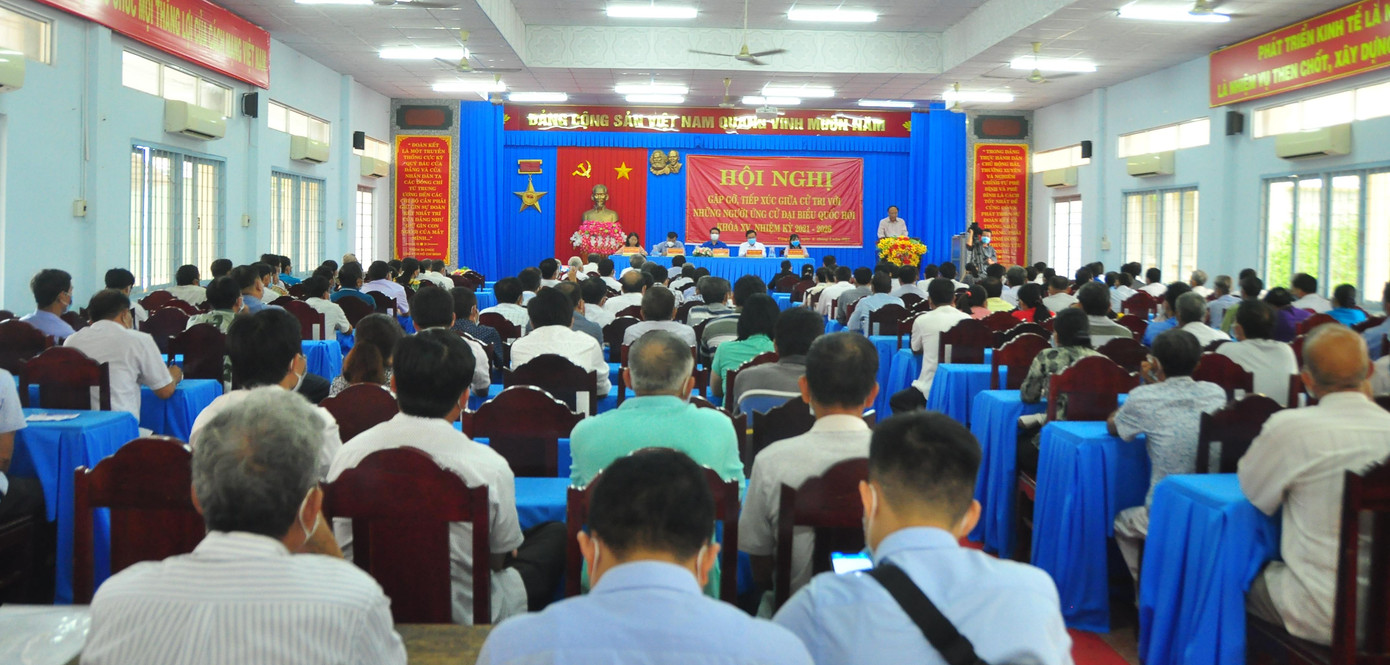 Quang cảnh tiếp xúc cử tri. - Ảnh: Hòa Hội