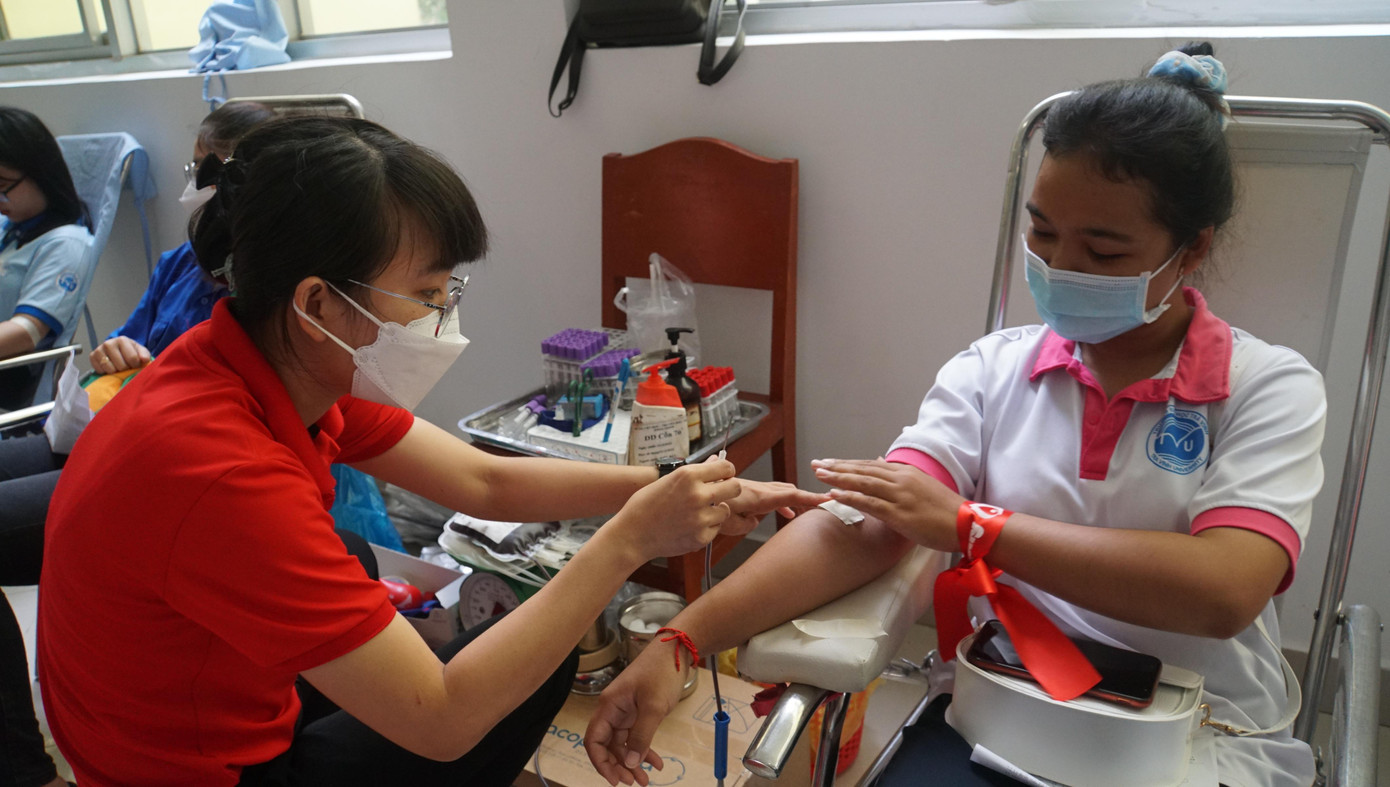 Bạn Thạch Thị Thúy Kiều hiến máu Bạn Thạch Thị Thúy Kiều hiến máu