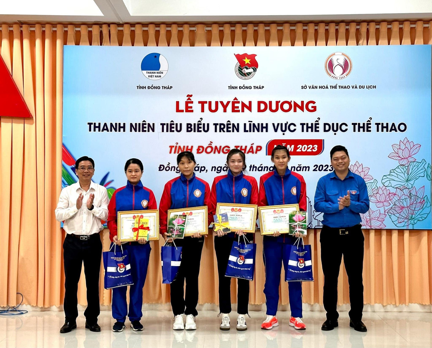 Tỉnh Đồng Tháp khen thưởng thanh niên tiêu biểu lĩnh vực thể dục thể thao.