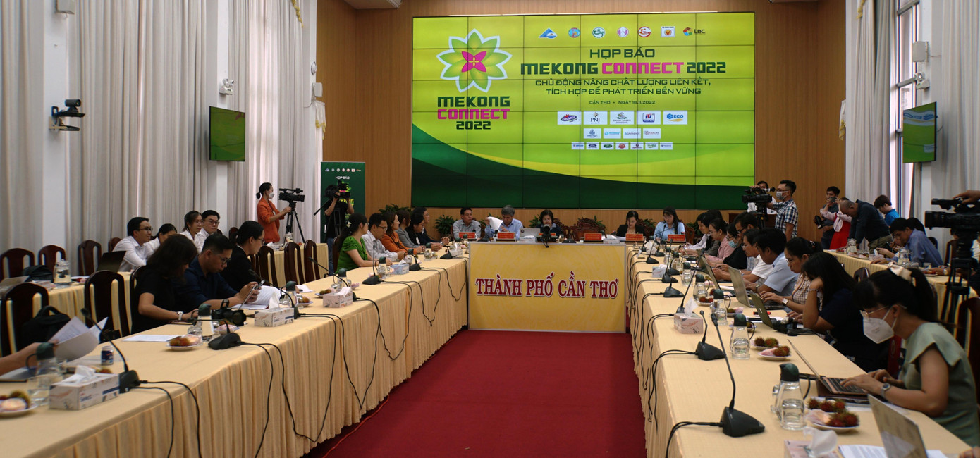 Toàn cảnh cuộc họp báo. Toàn cảnh cuộc họp báo.