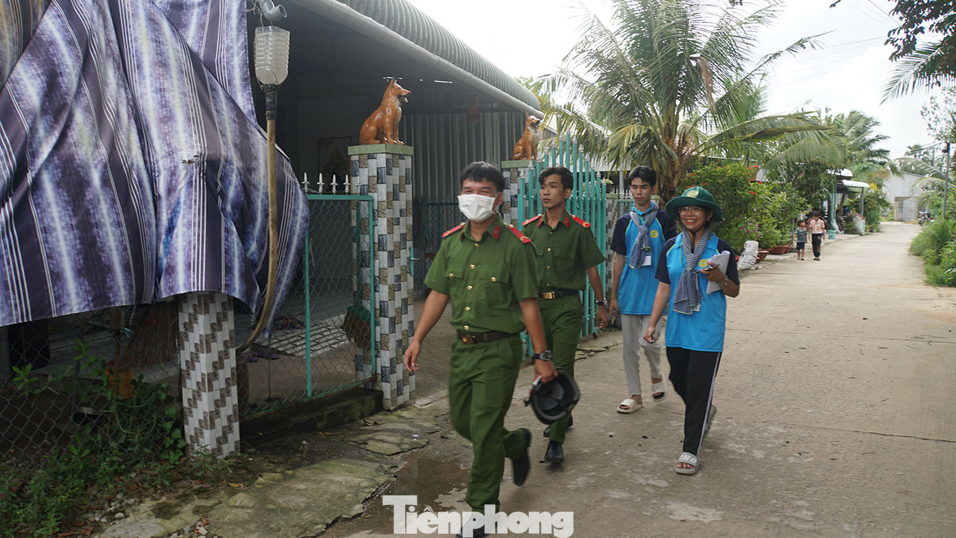 Chiến dịch Mùa hè xanh của Trường Đại học An Giang được triển khai tại 11 địa bàn vùng sâu vùng xa, biên giới của thị xã Tịnh Biên. Bên cạnh các công tác hỗ trợ địa phương, các chiến sĩ tình nguyện của trường còn có nhiều hoạt động dành cho các em thiếu nhi, hoạt động an sinh xã hội ở nơi đóng quân. Ảnh: Hòa Hội