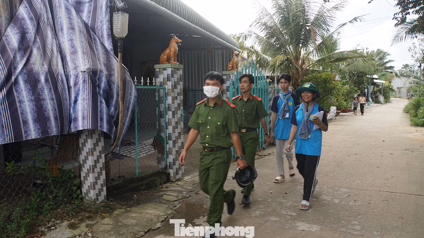 Chiến dịch Mùa hè xanh của Trường Đại học An Giang được triển khai tại 11 địa bàn vùng sâu vùng xa, biên giới của thị xã Tịnh Biên. Bên cạnh các công tác hỗ trợ địa phương, các chiến sĩ tình nguyện của trường còn có nhiều hoạt động dành cho các em thiếu nhi, hoạt động an sinh xã hội ở nơi đóng quân. Ảnh: Hòa Hội