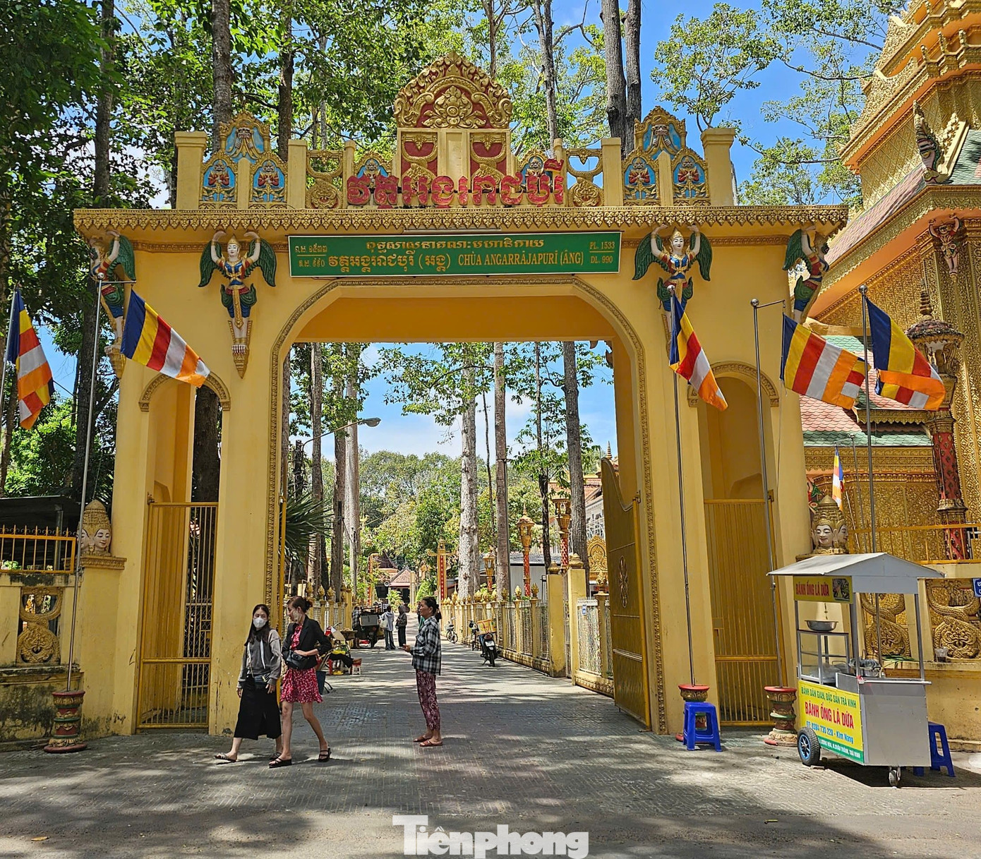 Chùa Âng tọa lạc khóm 4, phường 8, TP. Trà Vinh (Trà Vinh). Ngôi chùa được xây dựng vào cuối thế kỷ X (năm 1534 Phật lịch, tức năm 990 Dương lịch), đến nay tồn tại hơn 1.000 năm. Ảnh: Hòa Hội.