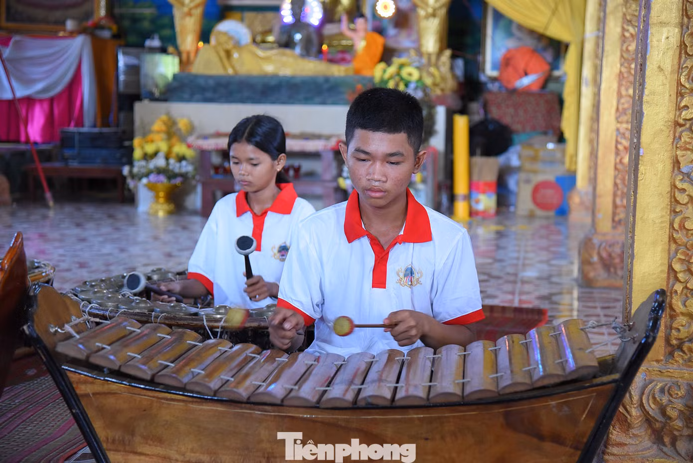 Dàn nhạc ngũ âm của người Khmer Nam bộ gồm có 7 nhạc cụ khi diễn tấu tạo ra năm âm thanh (Ngũ âm). Cụ thể là đồng, sắt, gỗ, da và hơi, thể hiện bằng 7 loại nhạc khí khác nhau. Ảnh: Hòa Hội.