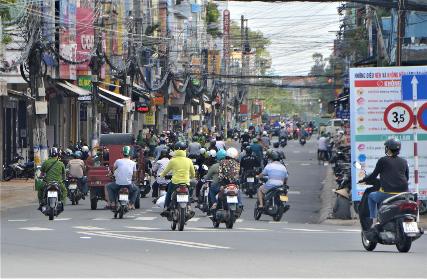 Đường phố trở nên đông đúc