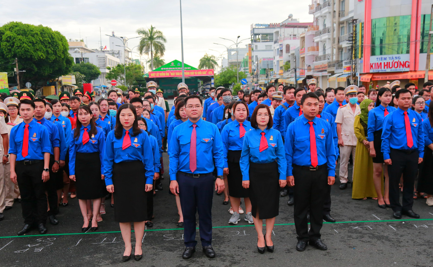 Đoàn đại biểu Đại hội Đoàn TNCS Hồ Chí Minh tỉnh An Giang báo công Chủ tịch Tôn Đức Thắng Đoàn đại biểu Đại hội Đoàn TNCS Hồ Chí Minh tỉnh An Giang báo công Chủ tịch Tôn Đức Thắng