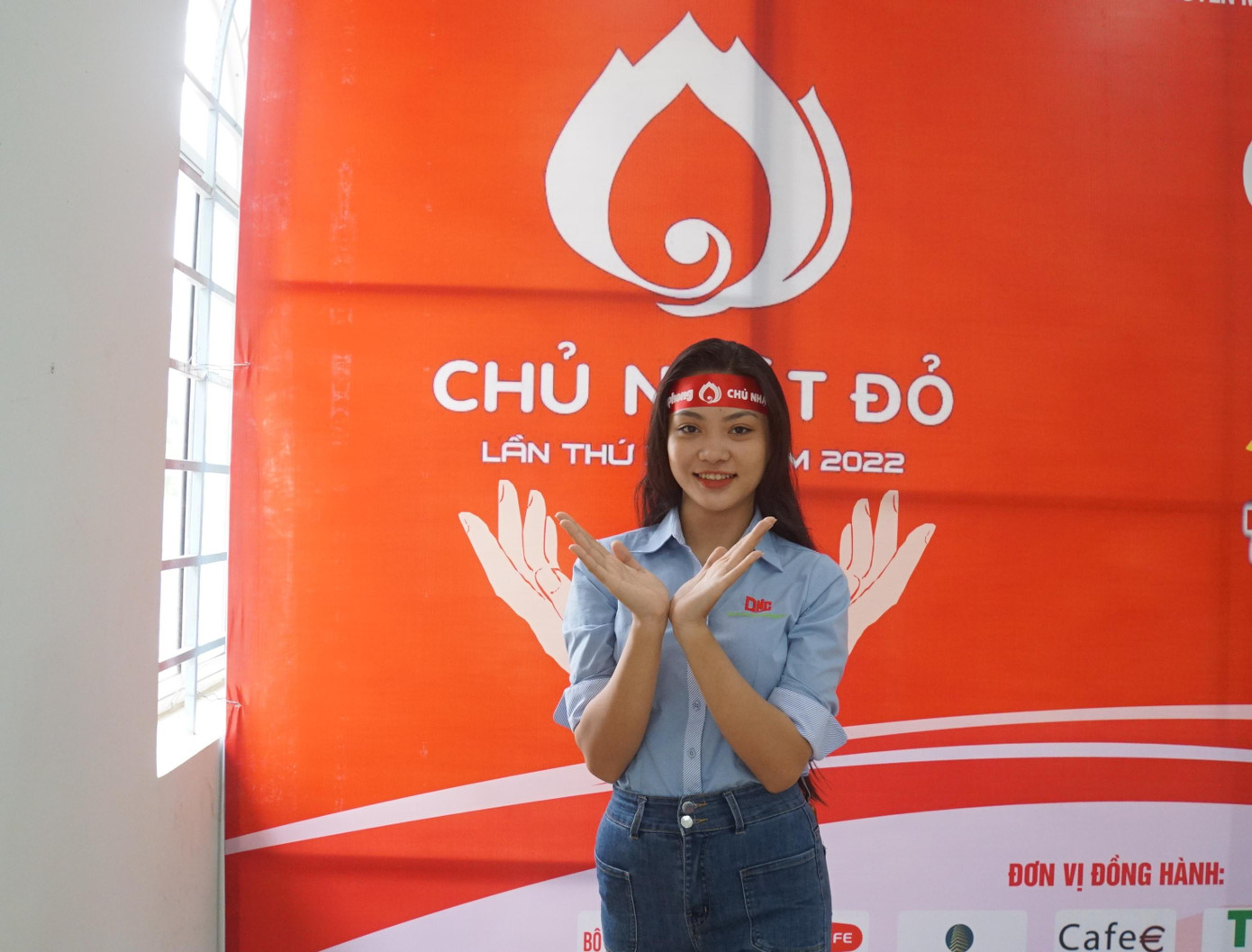 Á khôi 1 Nguyễn Thị Tuyết Linh (sinh viên năm 2, ngành Luật) chia sẻ, muốn cho đi giọt máu của mình để cứu người bệnh đang cần máu. Hoạt động Chủ nhật Đỏ vô cùng ý nghĩa, lan tỏa nhiều giá trị đẹp với xã hội. - Ảnh: Hòa Hội Á khôi 1 Nguyễn Thị Tuyết Linh (sinh viên năm 2, ngành Luật) chia sẻ, muốn cho đi giọt máu của mình để cứu người bệnh đang cần máu. Hoạt động Chủ nhật Đỏ vô cùng ý nghĩa, lan tỏa nhiều giá trị đẹp với xã hội. - Ảnh: Hòa Hội